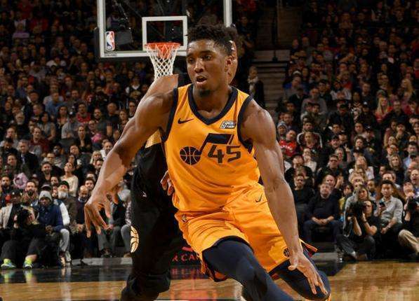 如此背景下 如此背景下