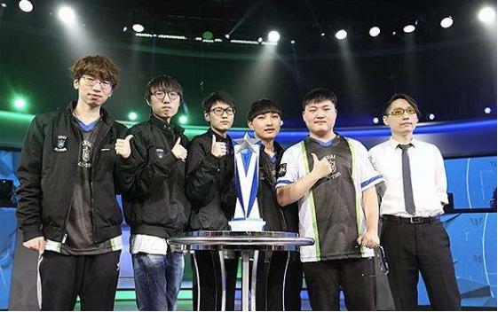 尤其是在年 尤其是在年