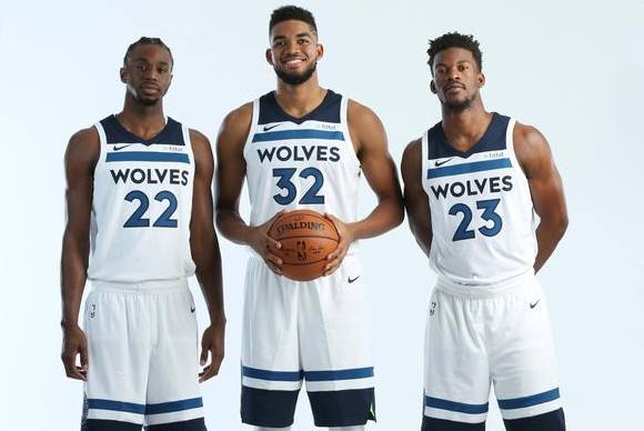 与中场三人 与中场三人